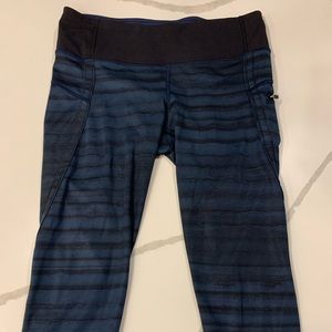 Lululemon crops size 6